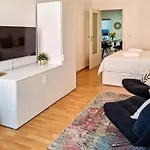 Spacestays Flat For 6 Tv Wifi Apartament