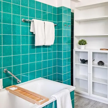 דירה Spacestays Flat For 6 Tv Wifi