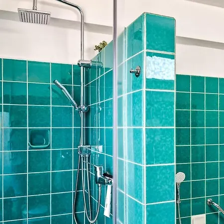 Spacestays Flat For 6 Tv Wifi דירה *