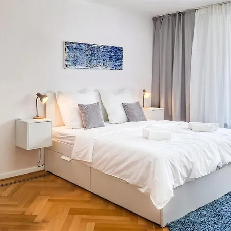 Spacestays Flat For 6 Tv Wifi דירה