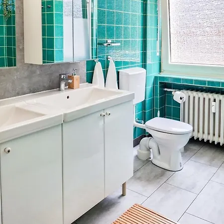 Spacestays Flat For 6 Tv Wifi דירה *